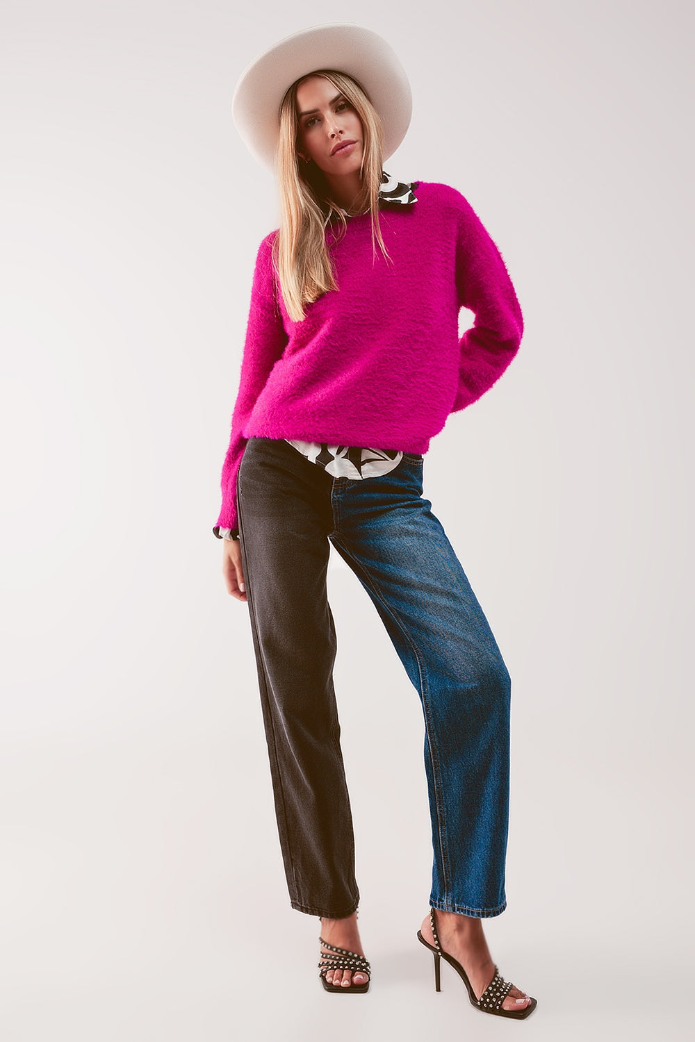 Jeans de pernera recta con diseño color block Q2