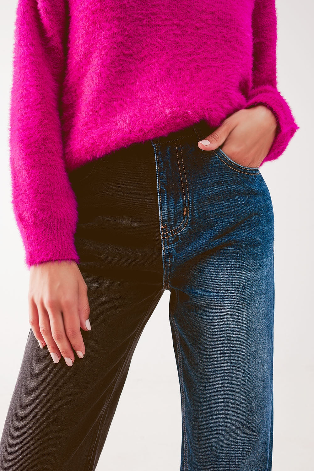 Jeans de pernera recta con diseño color block Q2