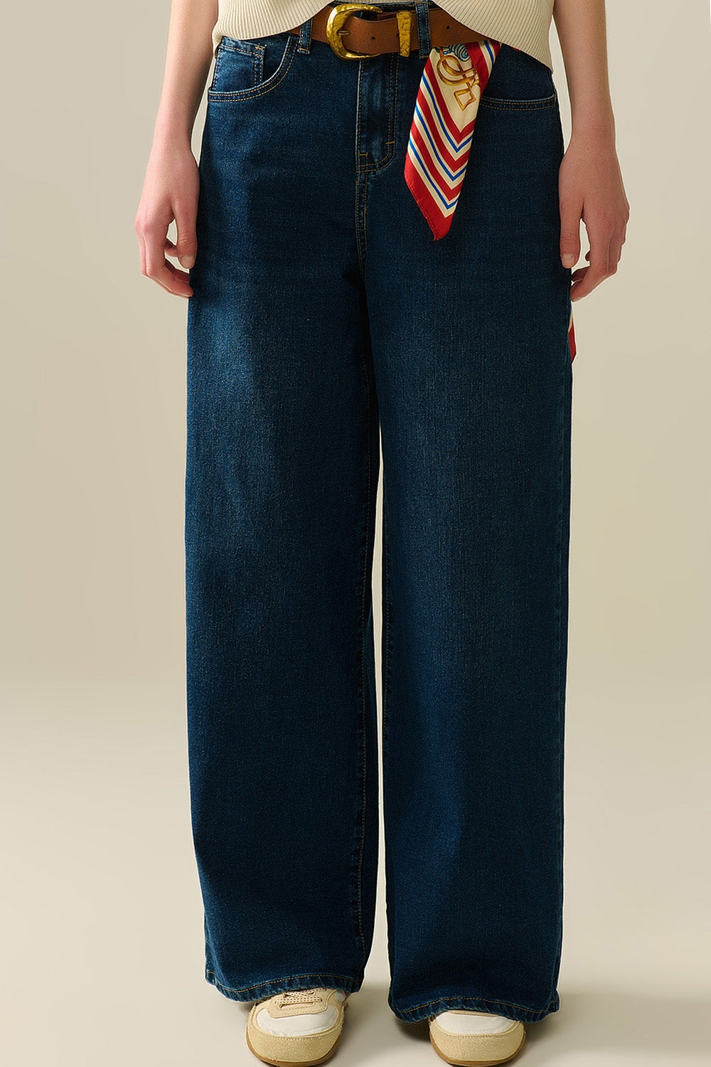 Q2 jeans de pierna ancha en lavado oscuro