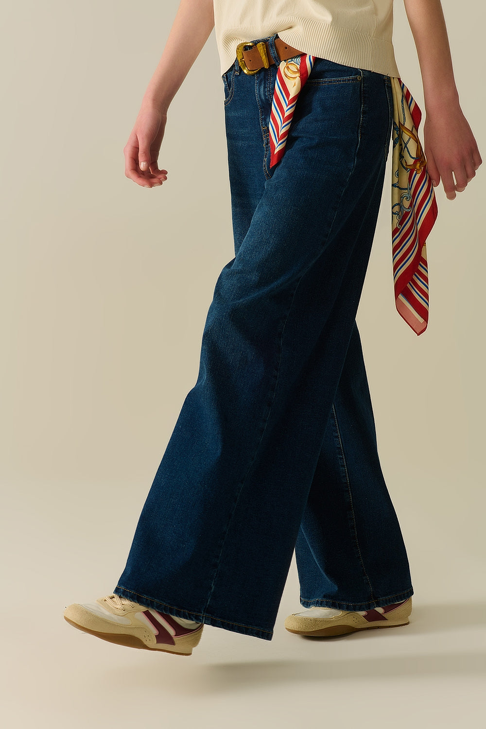 jeans de pierna ancha en lavado oscuro Q2