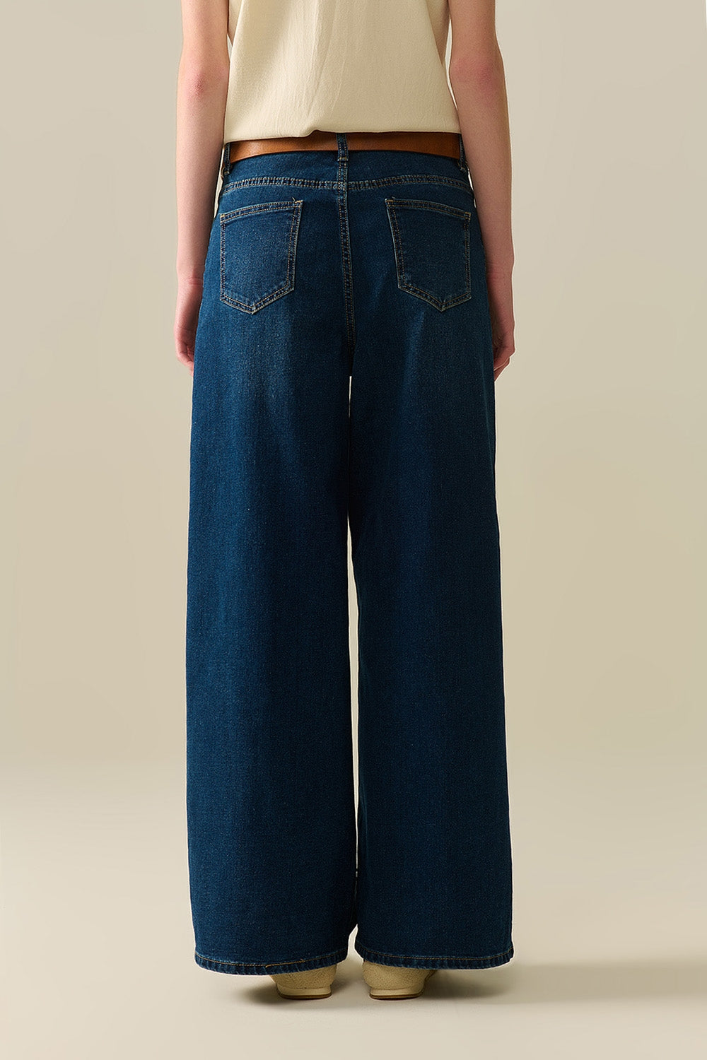 jeans de pierna ancha en lavado oscuro Q2