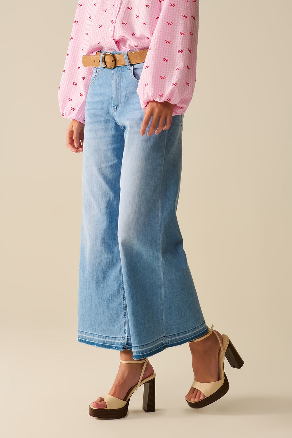 Q2 Jeans de pierna ancha hasta el tobillo con lavado claro