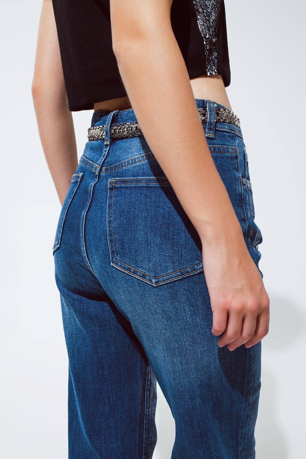 Jeans de pierna recta con acabado metálico plateado Q2