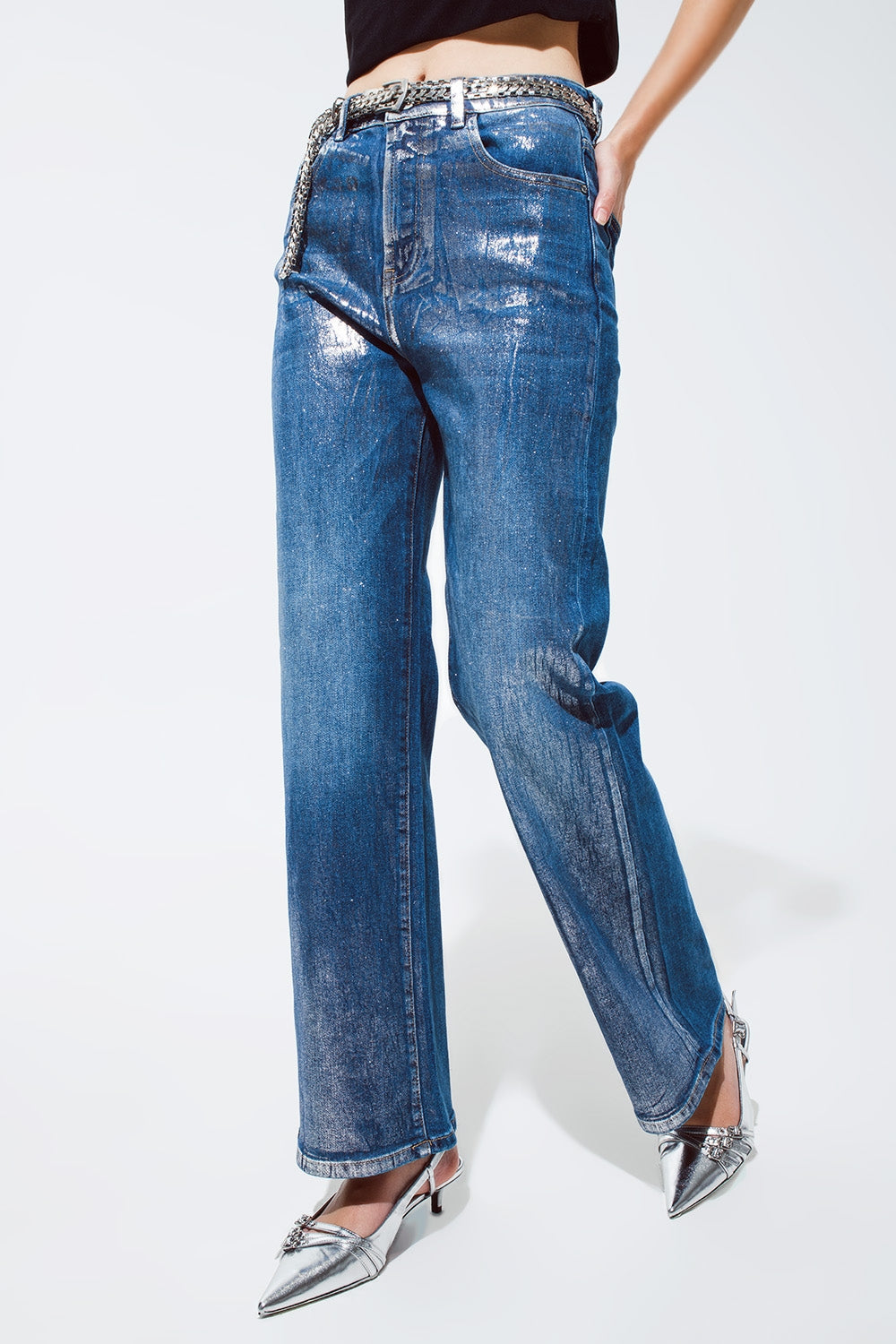 Jeans de pierna recta con acabado metálico plateado Q2