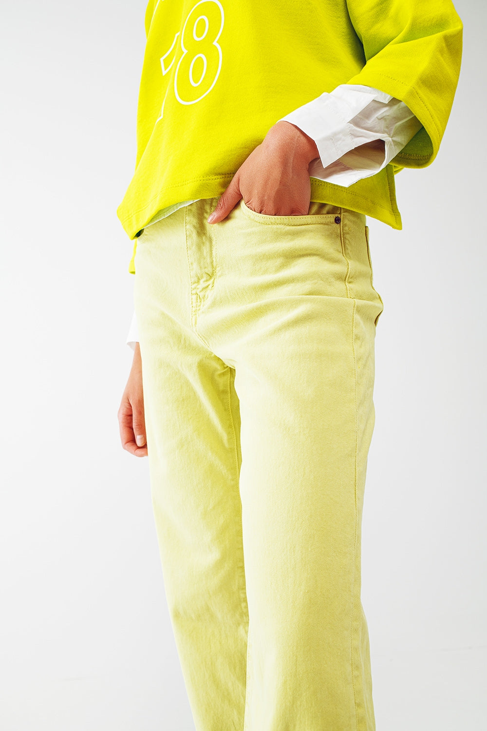 Jeans de pierna recta con dobladillo corto en verde lima Q2