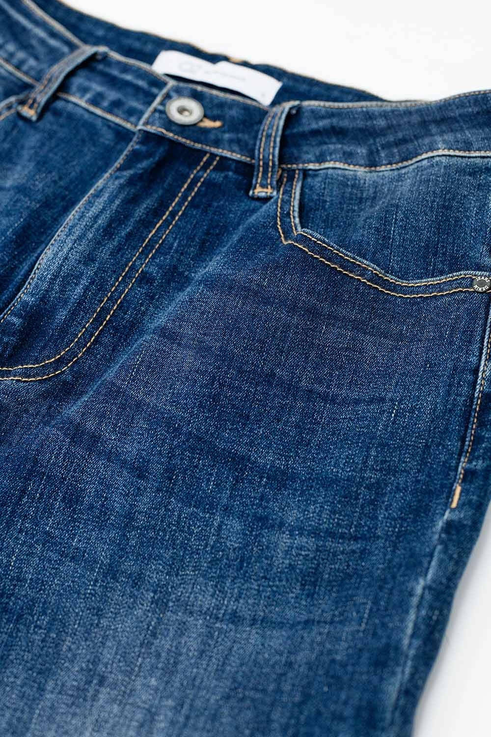 jeans de pierna recta de lavado medio Q2