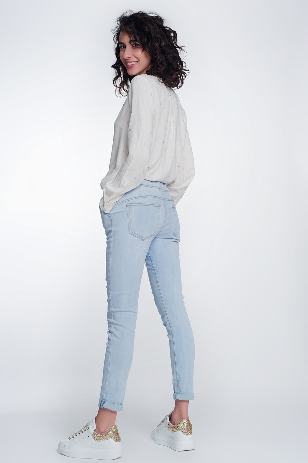Jeans estylo jogger lavado claro con cordon Q2