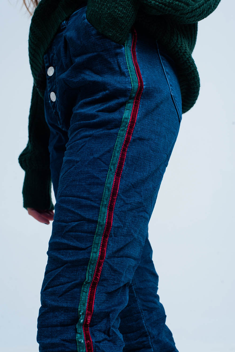Jeans jogger con raya lateral granate y verde Q2