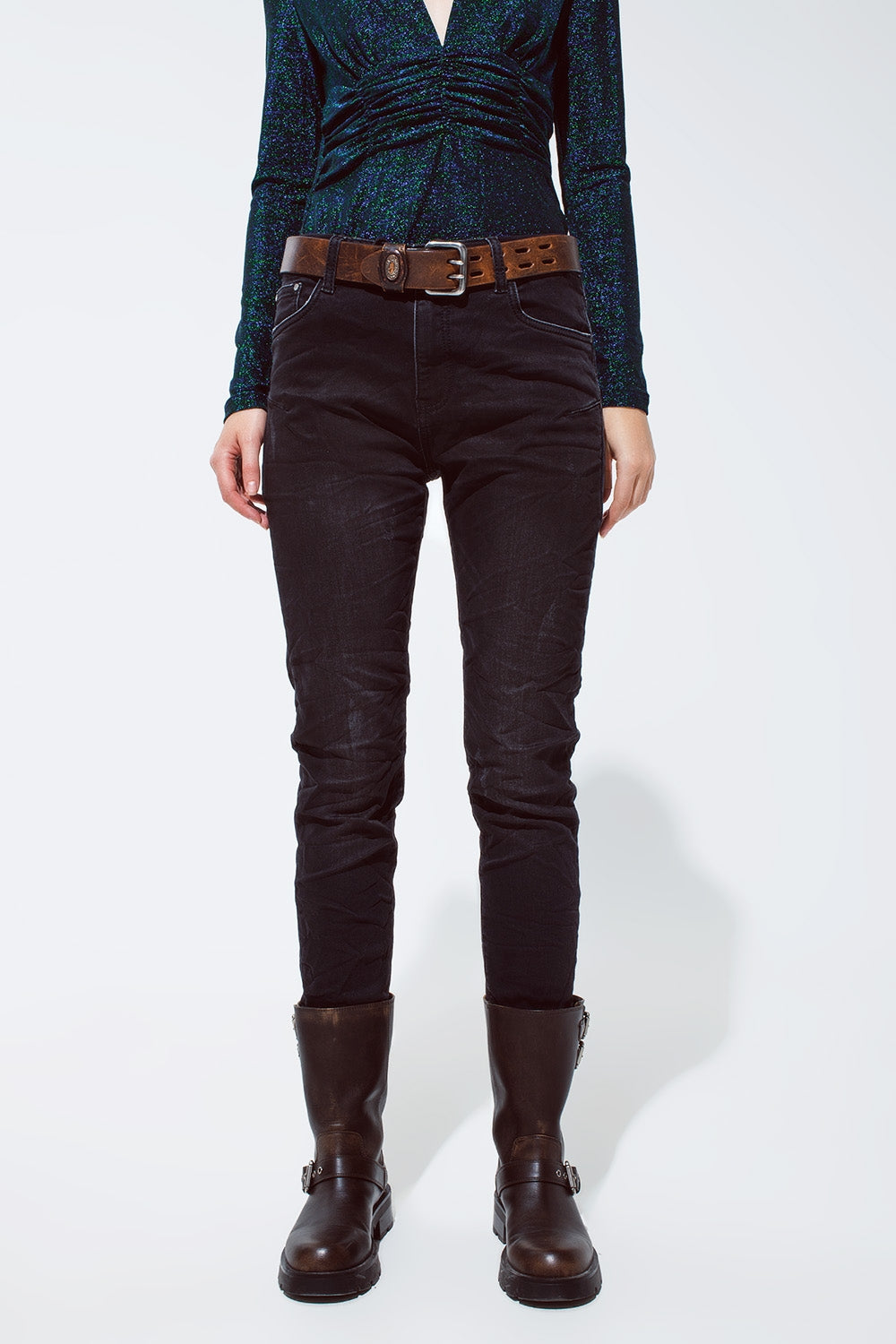 Q2 jeans negros con cintura elástica y cordón