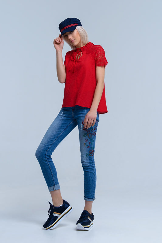 Q2 Jeans pitillo con flores pintadas