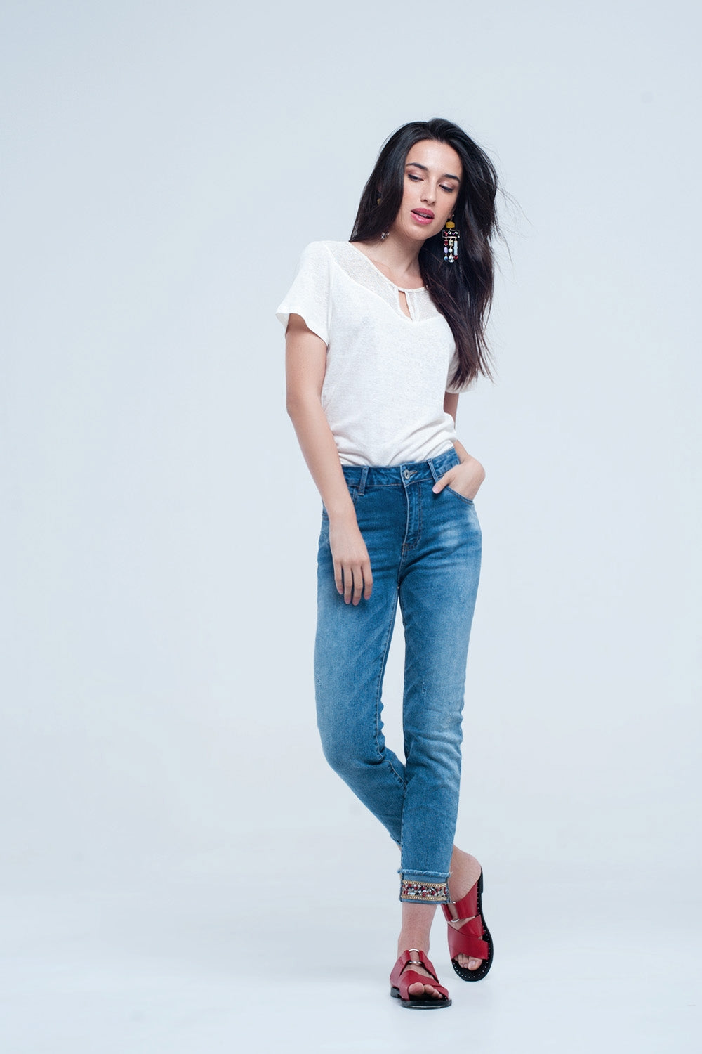 Jeans rectos tobillero con detalle de cristales Q2