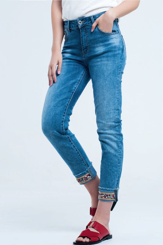 Q2 Jeans rectos tobillero con detalle de cristales