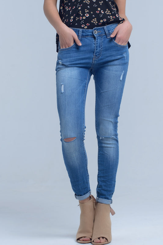 Q2 Jeans skinny con rodillas rasgadas