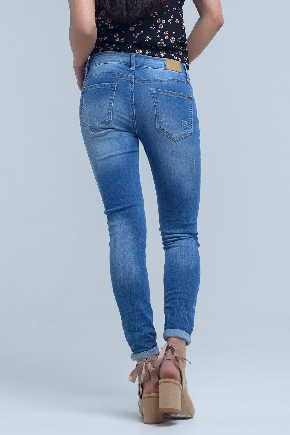 Jeans skinny con rodillas rasgadas Q2