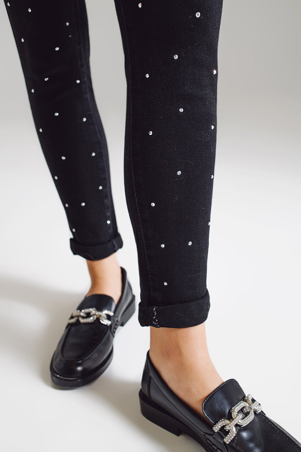 Jeans skinny con Strass Embellecidos en Negro Q2