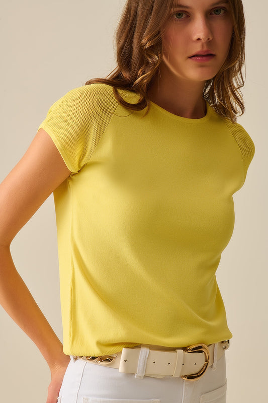 Q2 Jersey amarillo de manga corta con malla de punto en el hombro