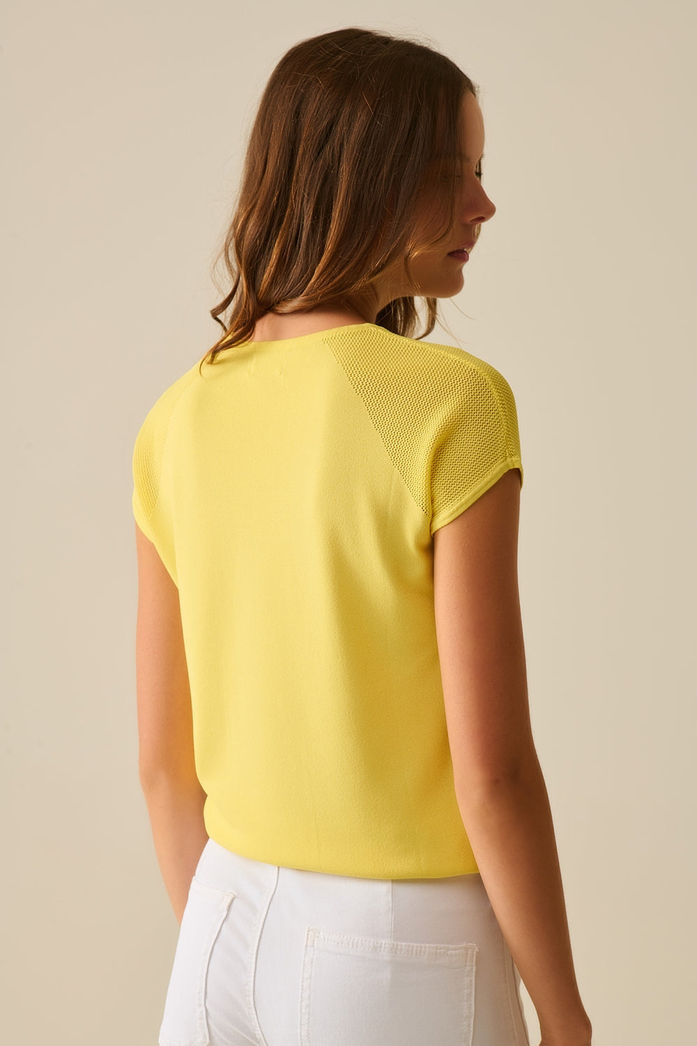 Jersey amarillo de manga corta con malla de punto en el hombro Q2