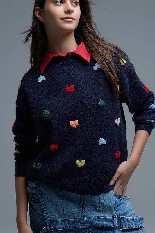 Q2 Jersey azul marino de cuello redondo con corazones bordados multicolor