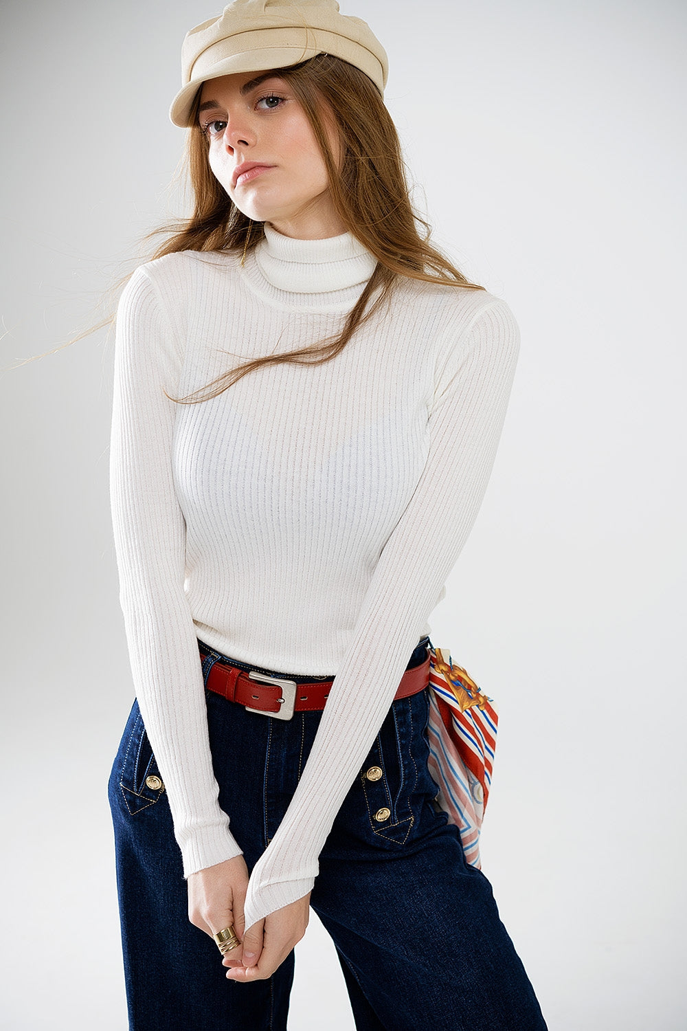 Jersey básico crema de canalé con cuello alto Q2
