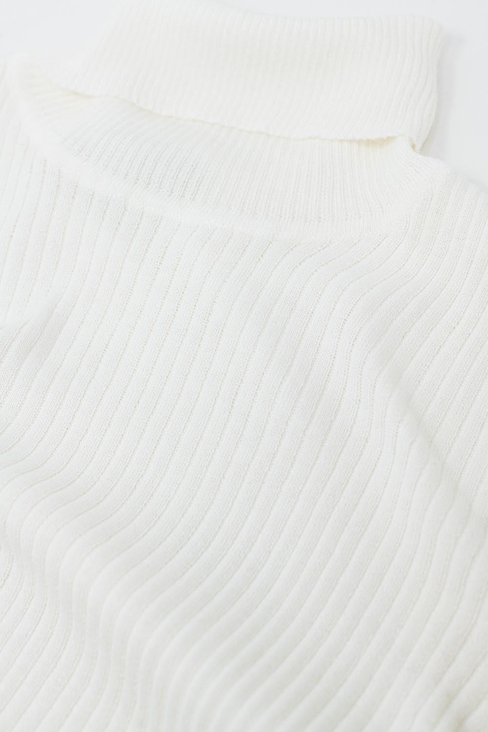 Jersey básico crema de canalé con cuello alto Q2