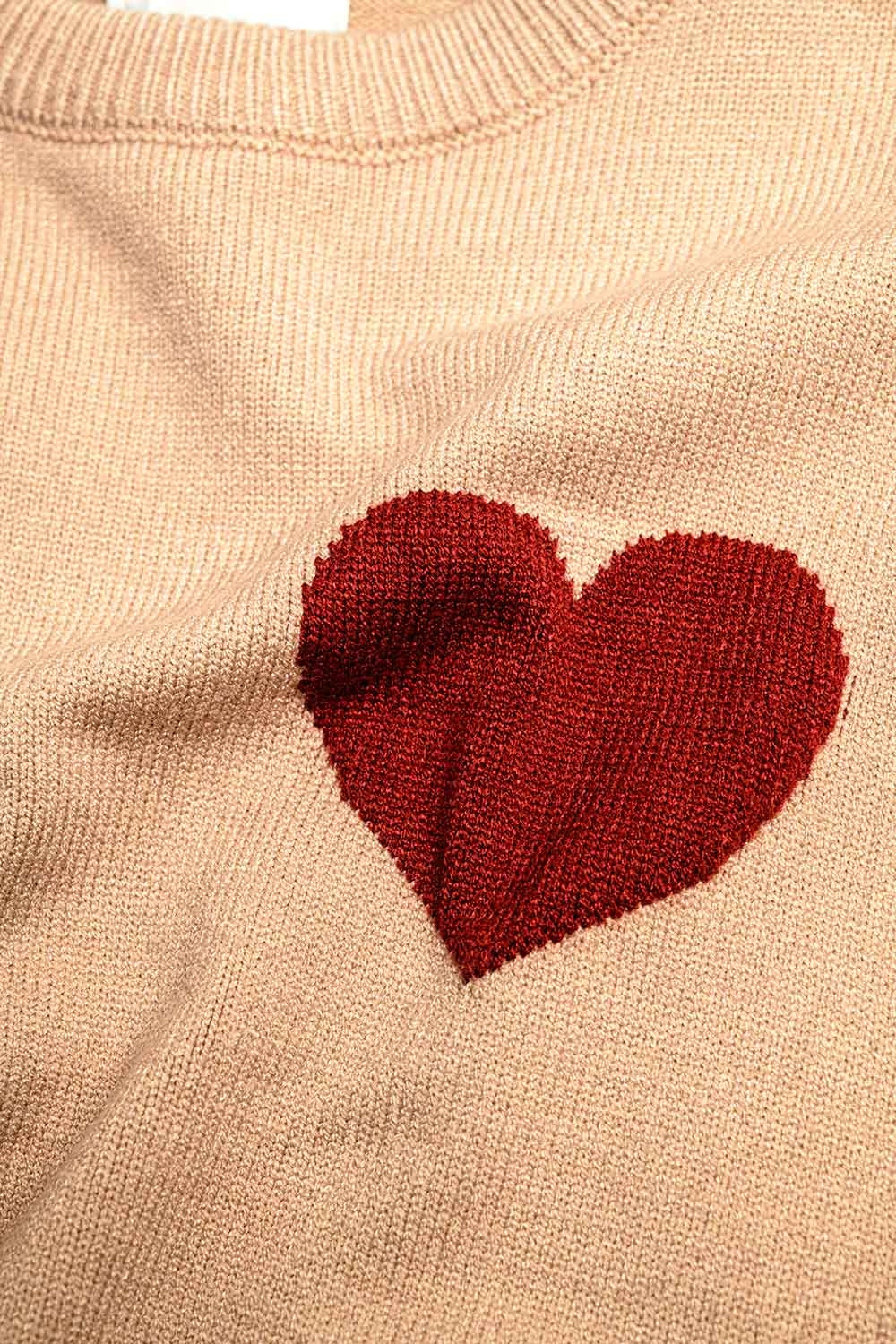 Jersey beige con detalle de corazón rojo Q2