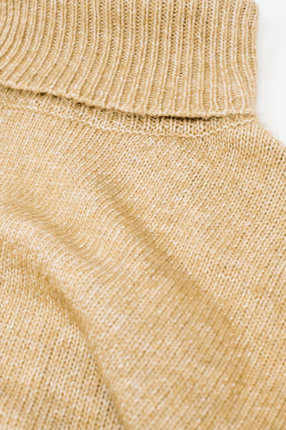 Jersey beige de cuello alto y mangas caídas Q2