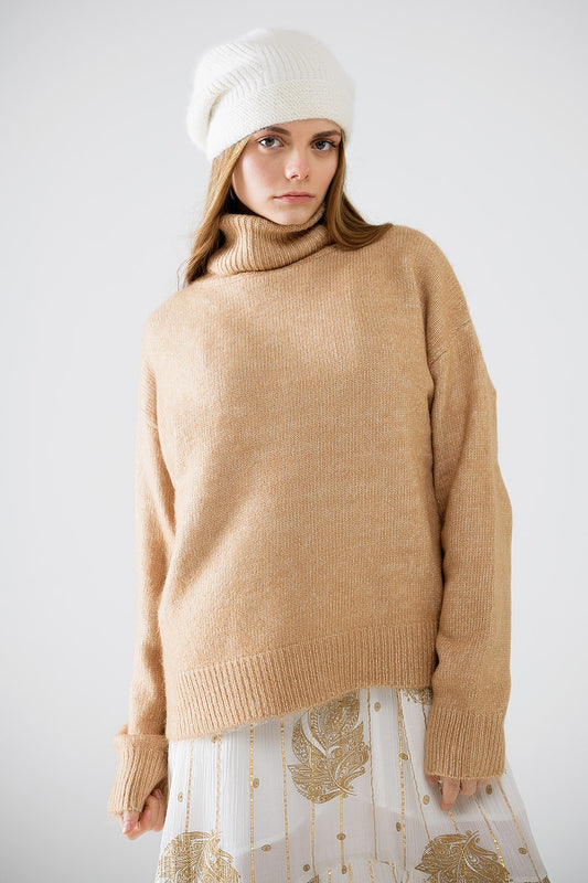 Q2 Jersey beige de cuello alto y mangas caídas
