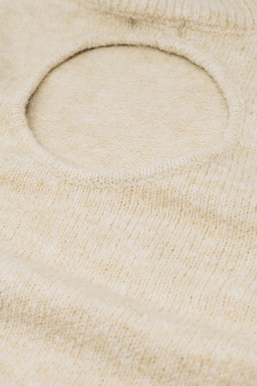 Jersey beige de manga larga con detalle de espalda abierta Q2