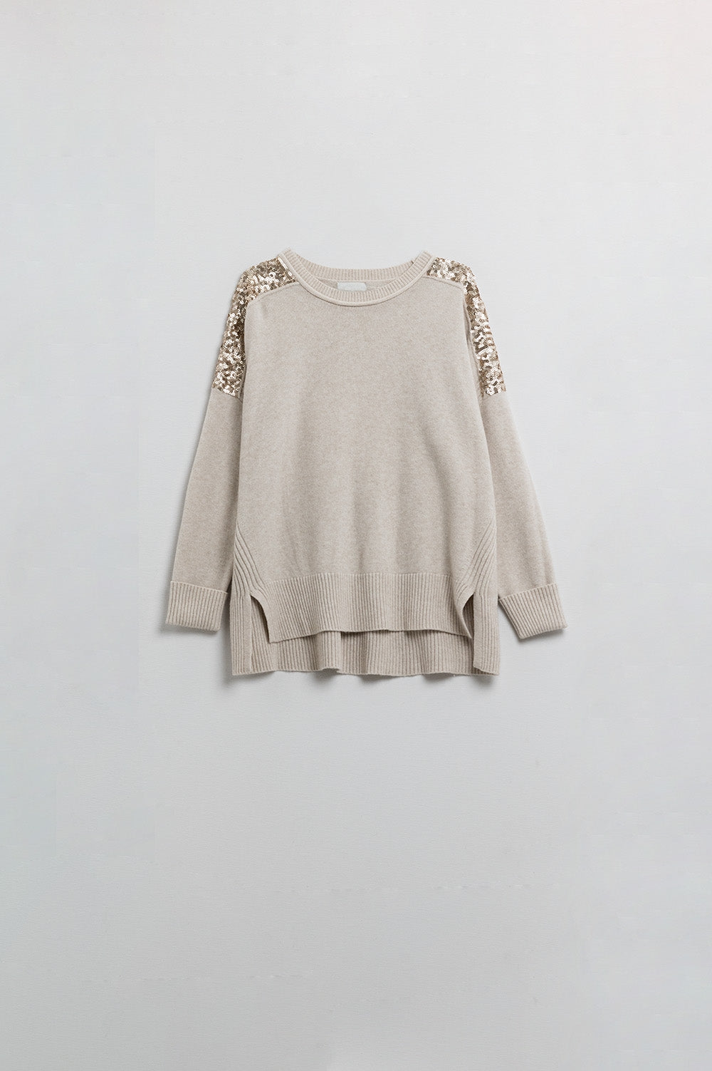 Q2 Jersey beige de manga larga con lentejuelas en los hombros