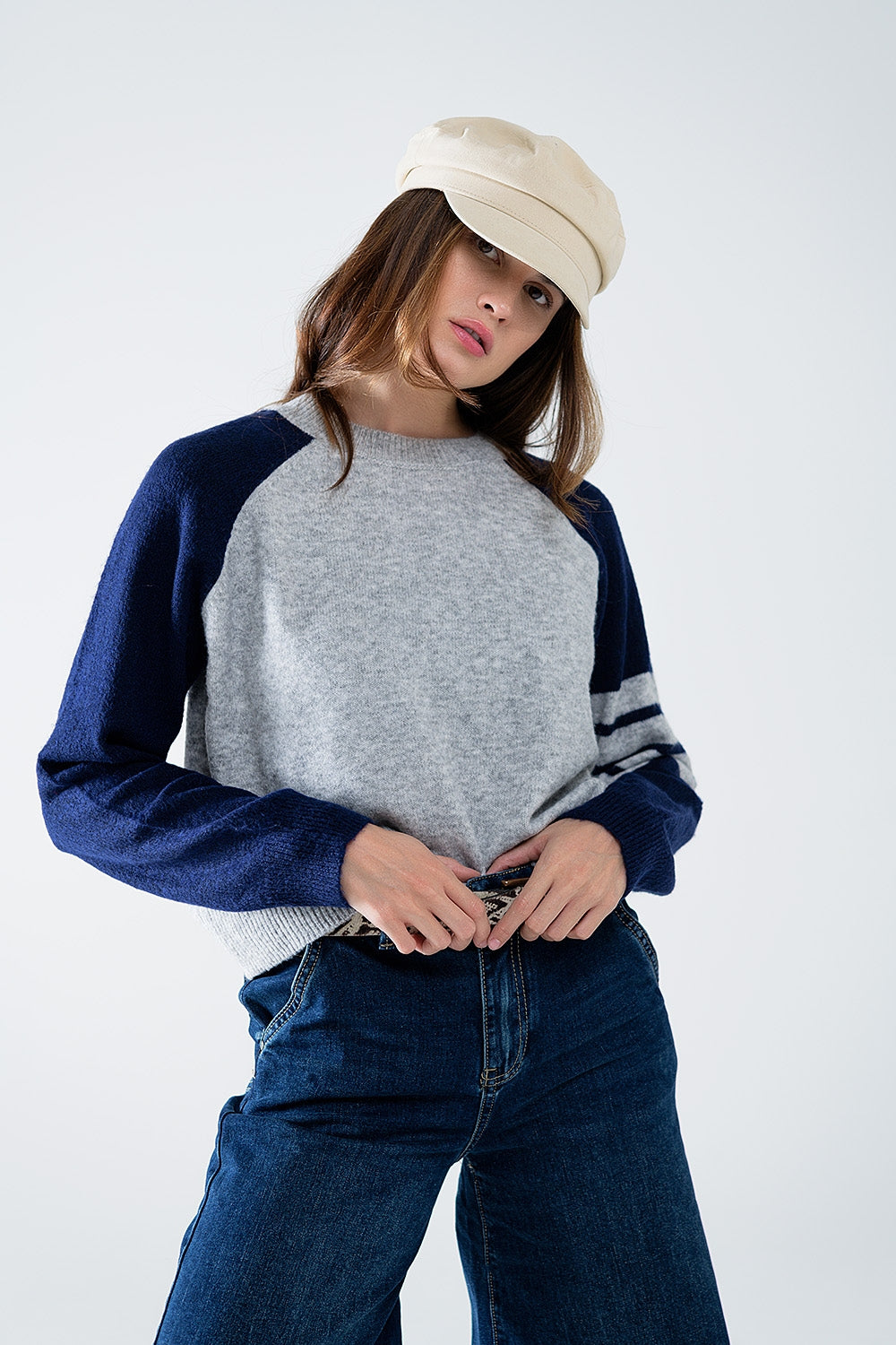 Q2 Jersey bicolor de manga raglán en azul marino y gris