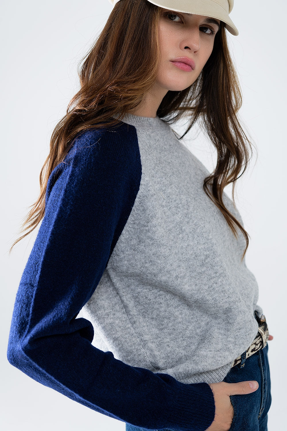 Jersey bicolor de manga raglán en azul marino y gris Q2