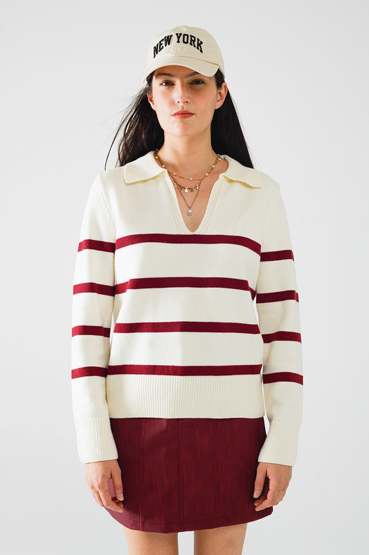 Q2 jersey blanco con rayas rojo oscuro y amplio cuello de pico