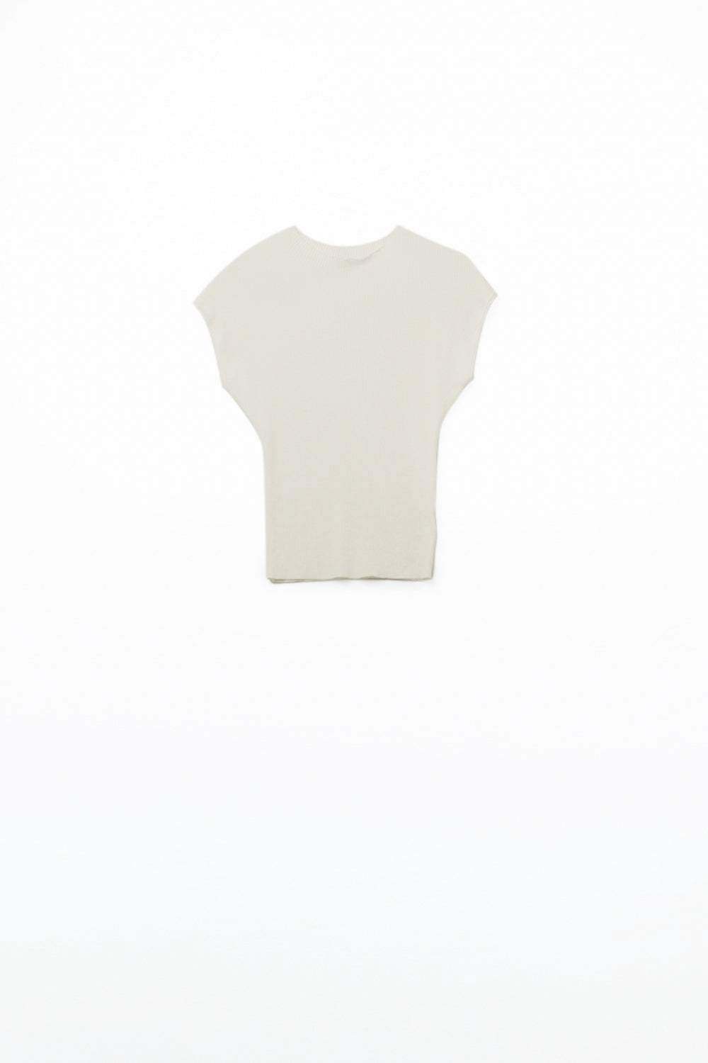Q2 Jersey blanco de canalé con cuello alto y mangas casquillo