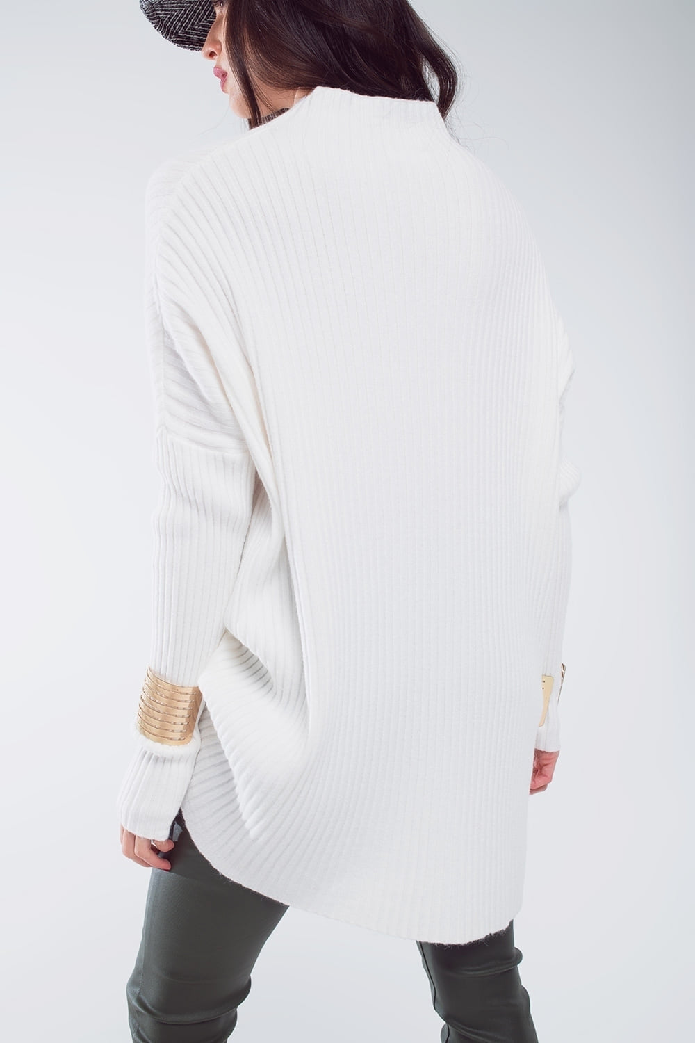 Jersey blanco oversize con detalles de rayas Q2