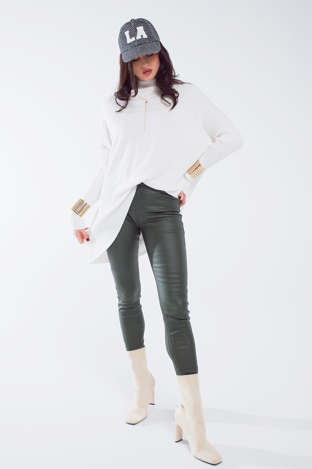 Jersey blanco oversize con detalles de rayas Q2
