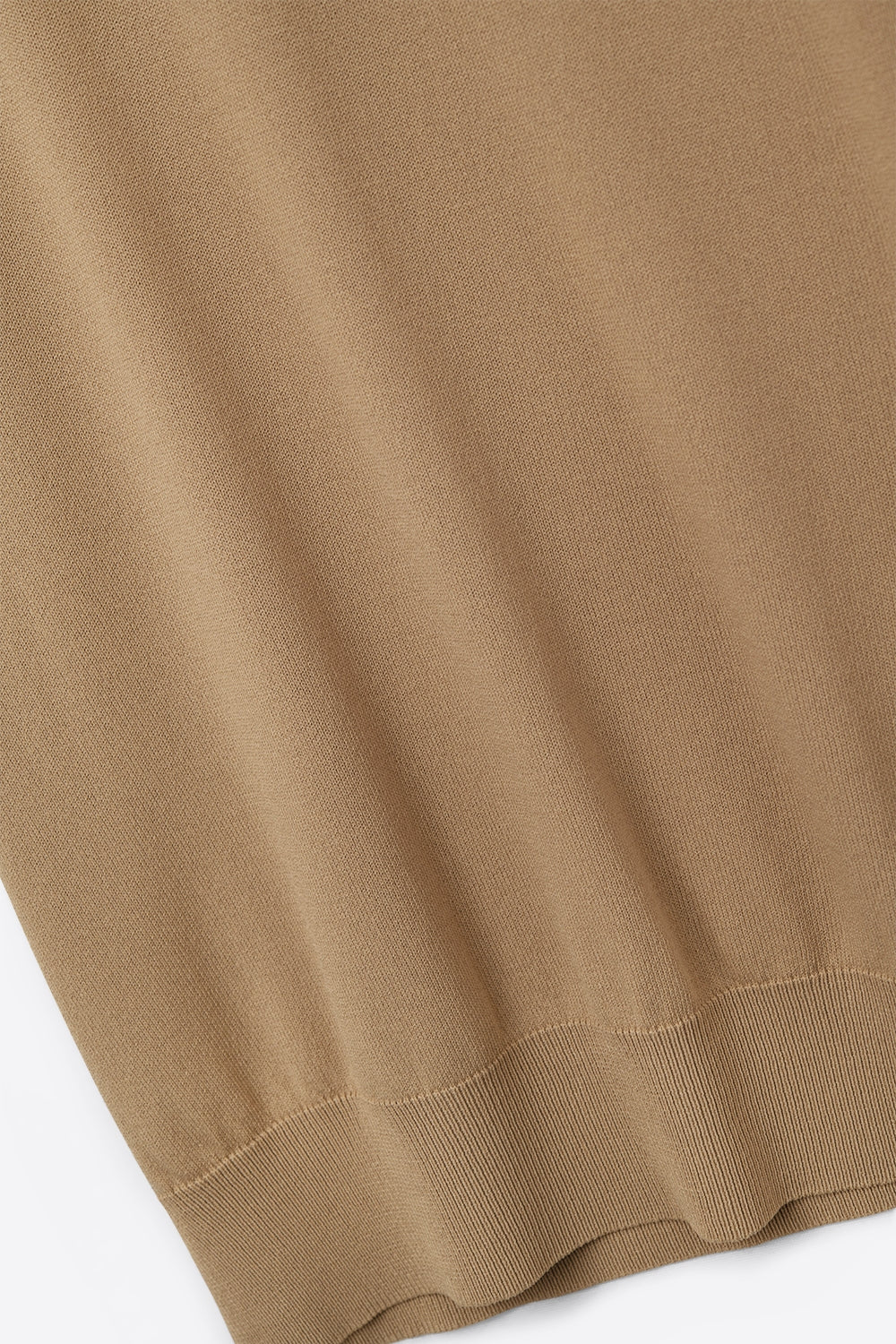Jersey camel de cuello alto y manga corta entallada Q2