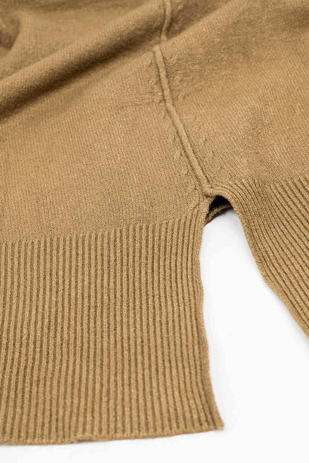 Jersey camel suelto con abertura en la espalda Q2