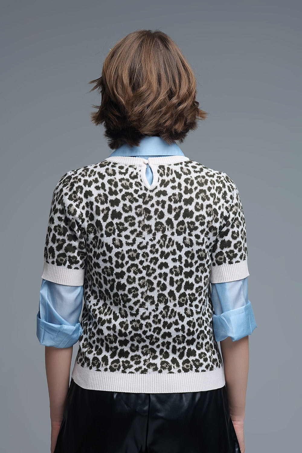 Jersey chic de manga corta con estampado de leopardo Q2