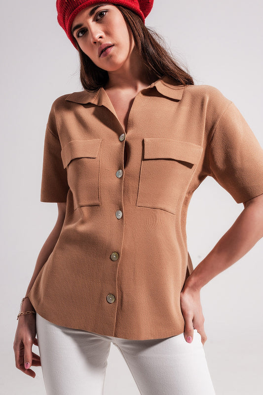 Q2 Jersey color camel de manga corta