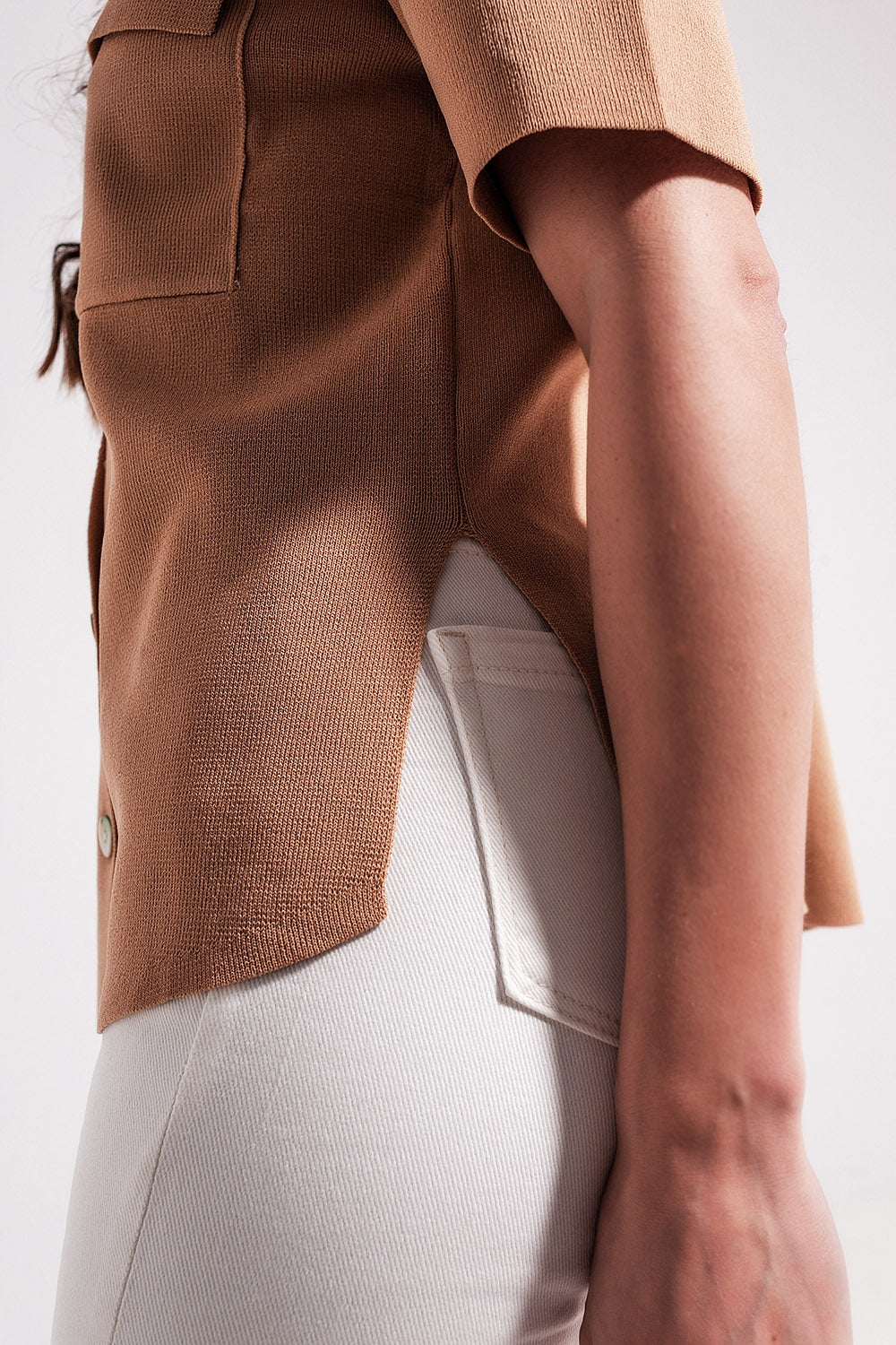 Jersey color camel de manga corta Q2