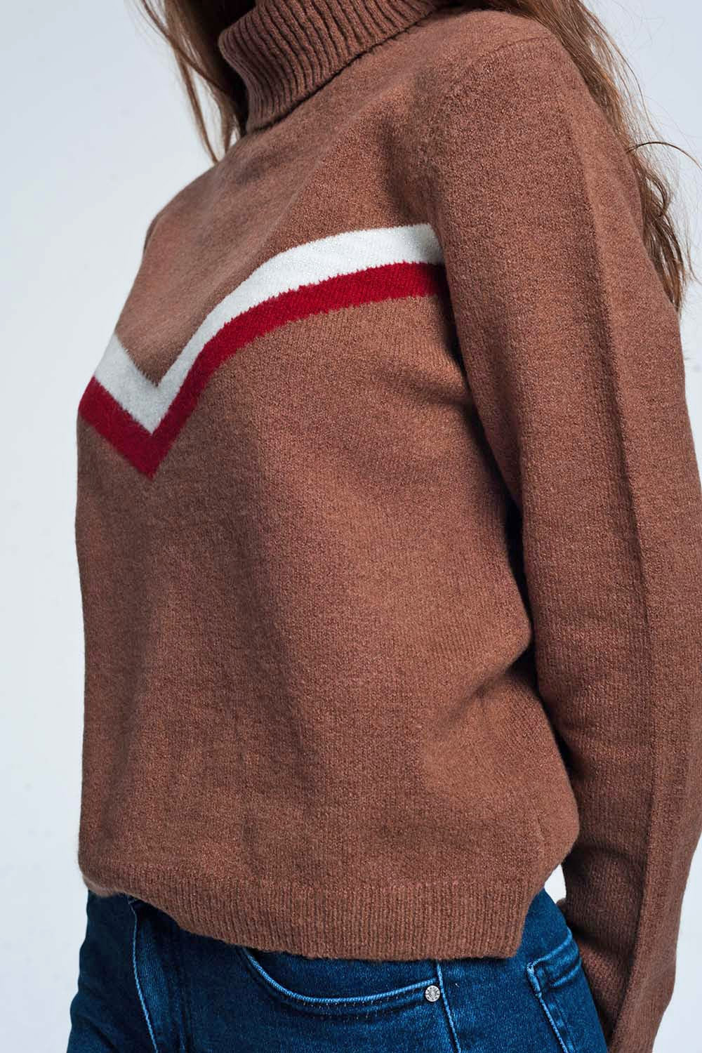 Jersey color marron con detalle de chevron Q2