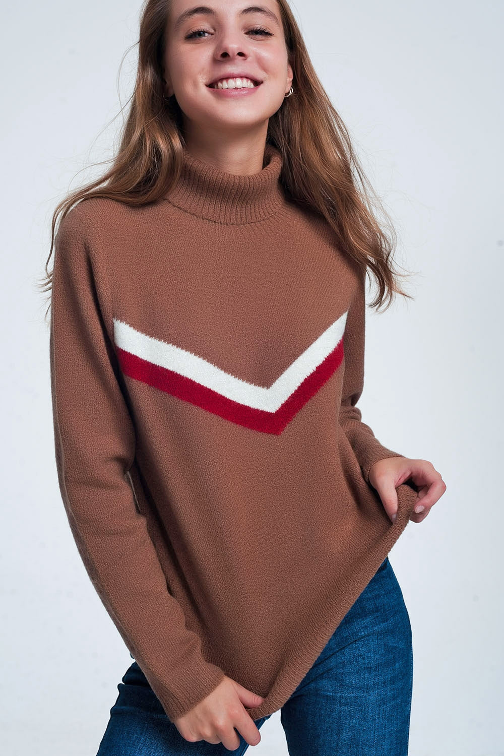 Jersey color marron con detalle de chevron Q2