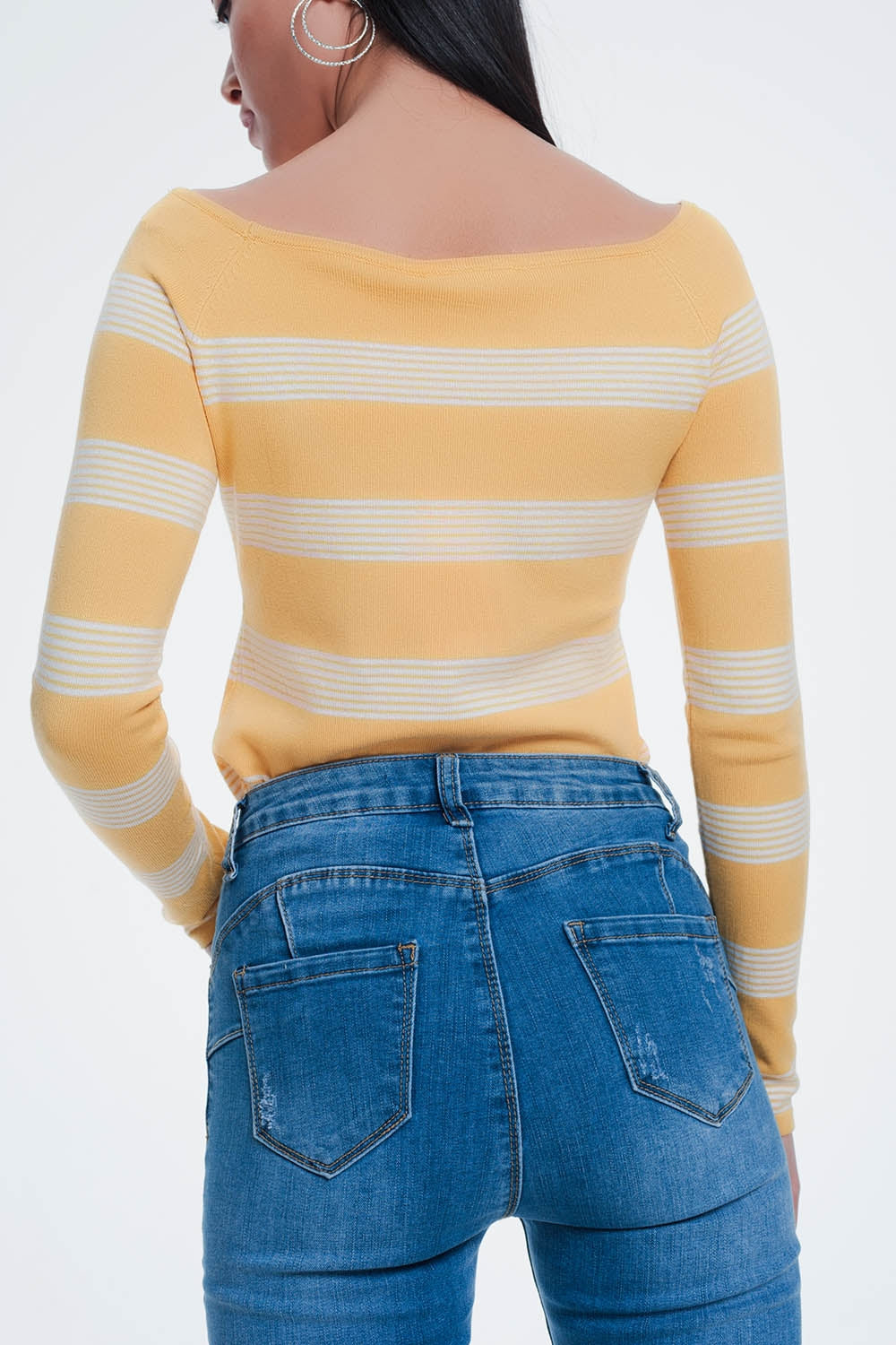 Jersey con cuello barco a rayas en color amarillo Q2