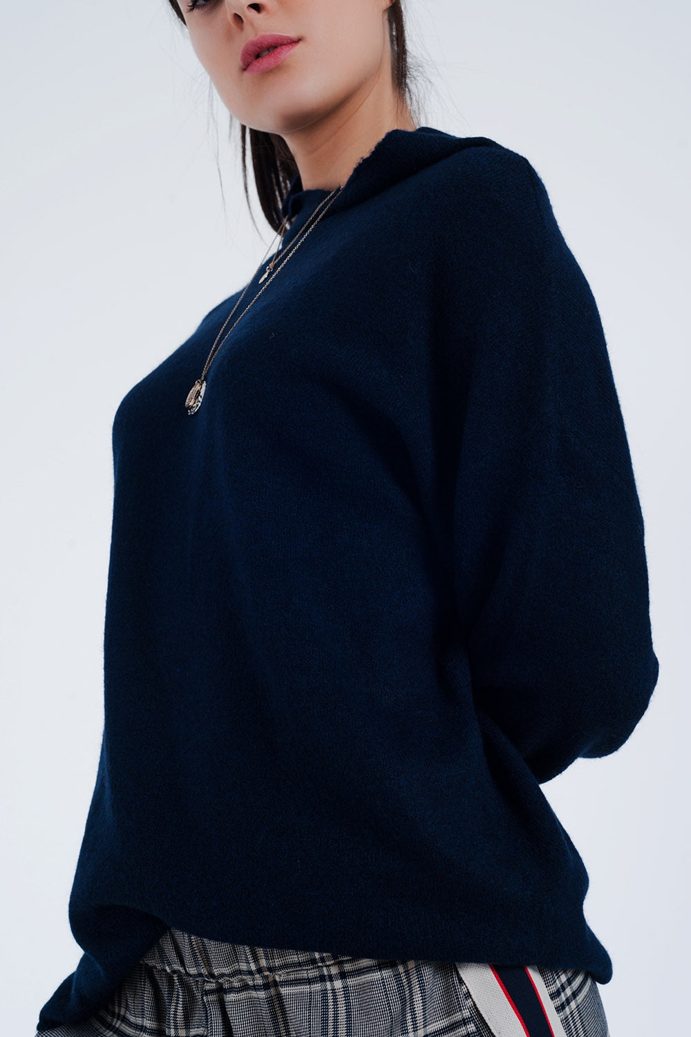 Jersey con cuello desbocado en azul Q2