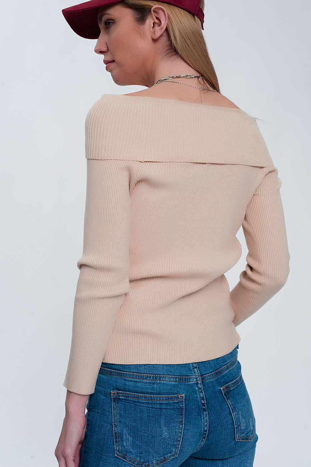 Jersey con escote Bardot en color beige Q2