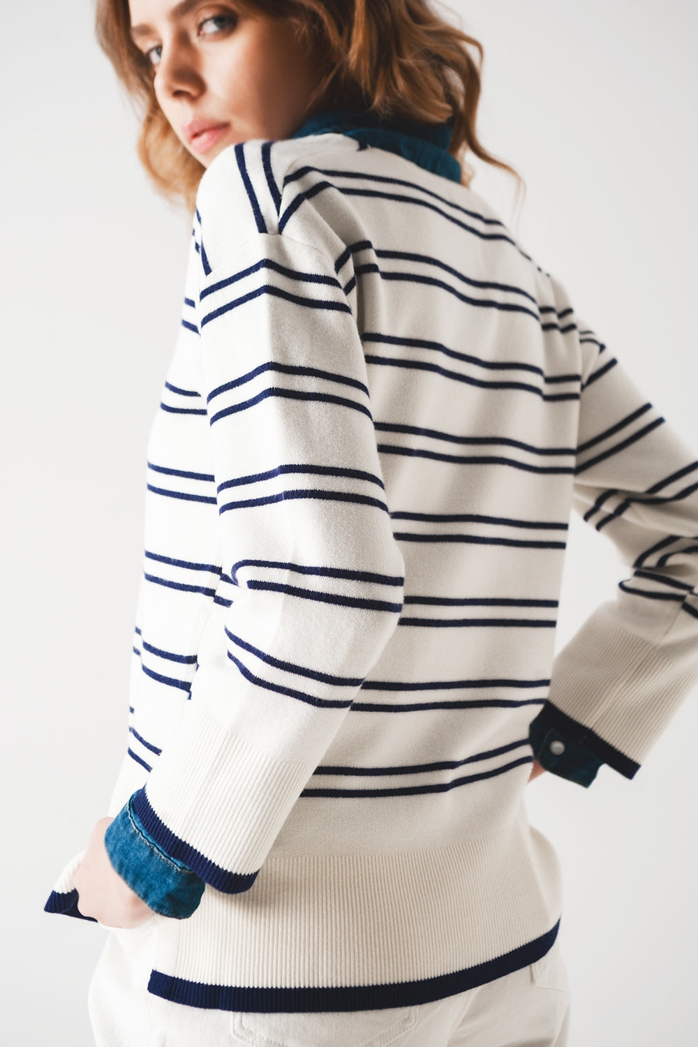 Jersey con escote en pico y rayas azul marino Q2