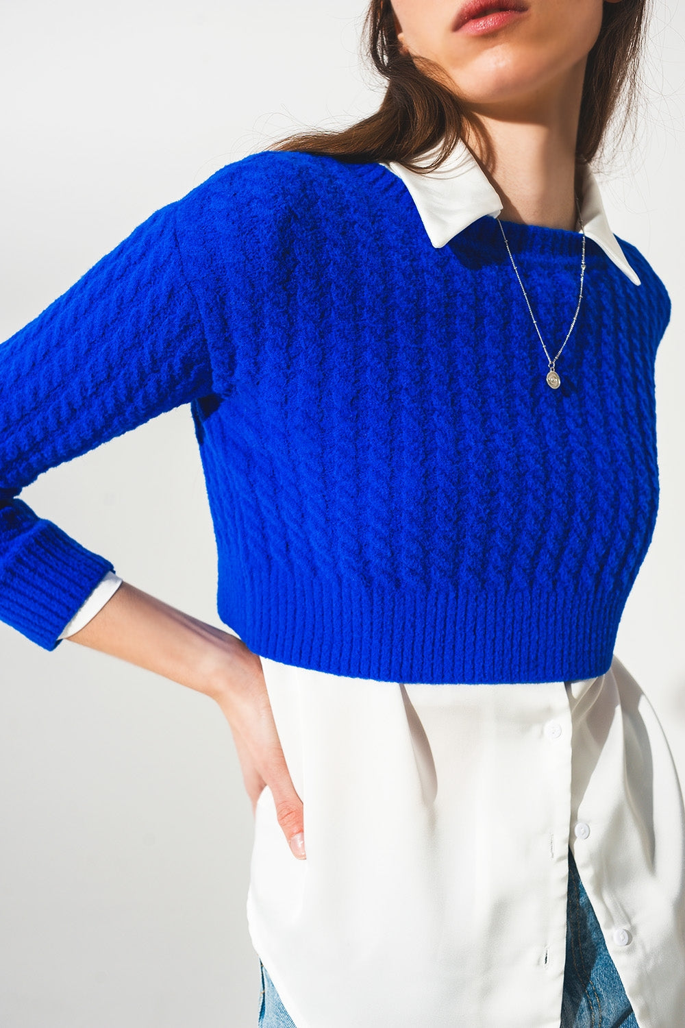 Jersey corto azul con diseño trenzado Q2