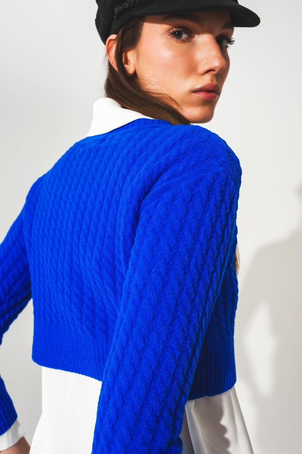 Jersey corto azul con diseño trenzado Q2