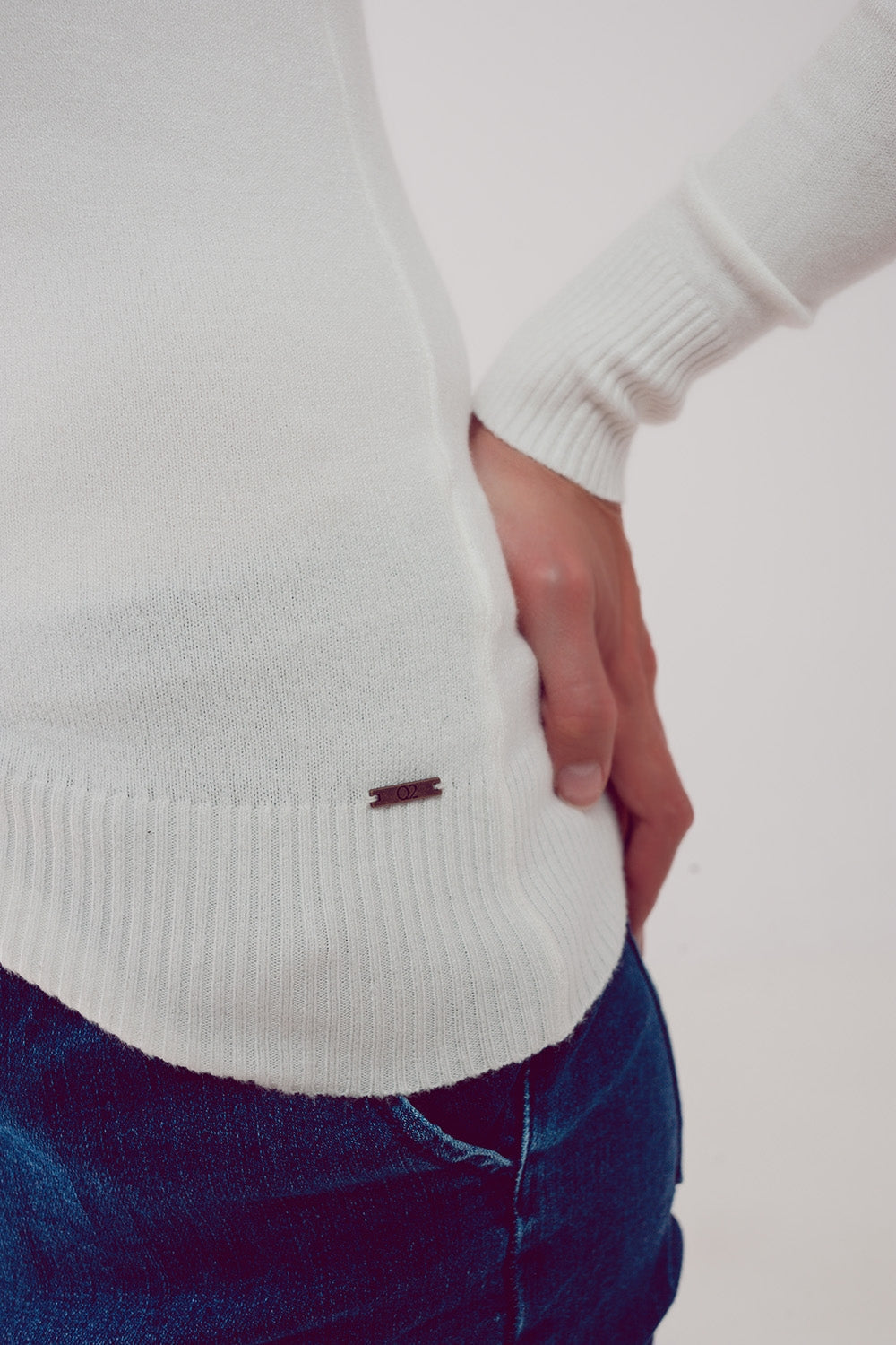 Jersey crema con cuello alto Q2