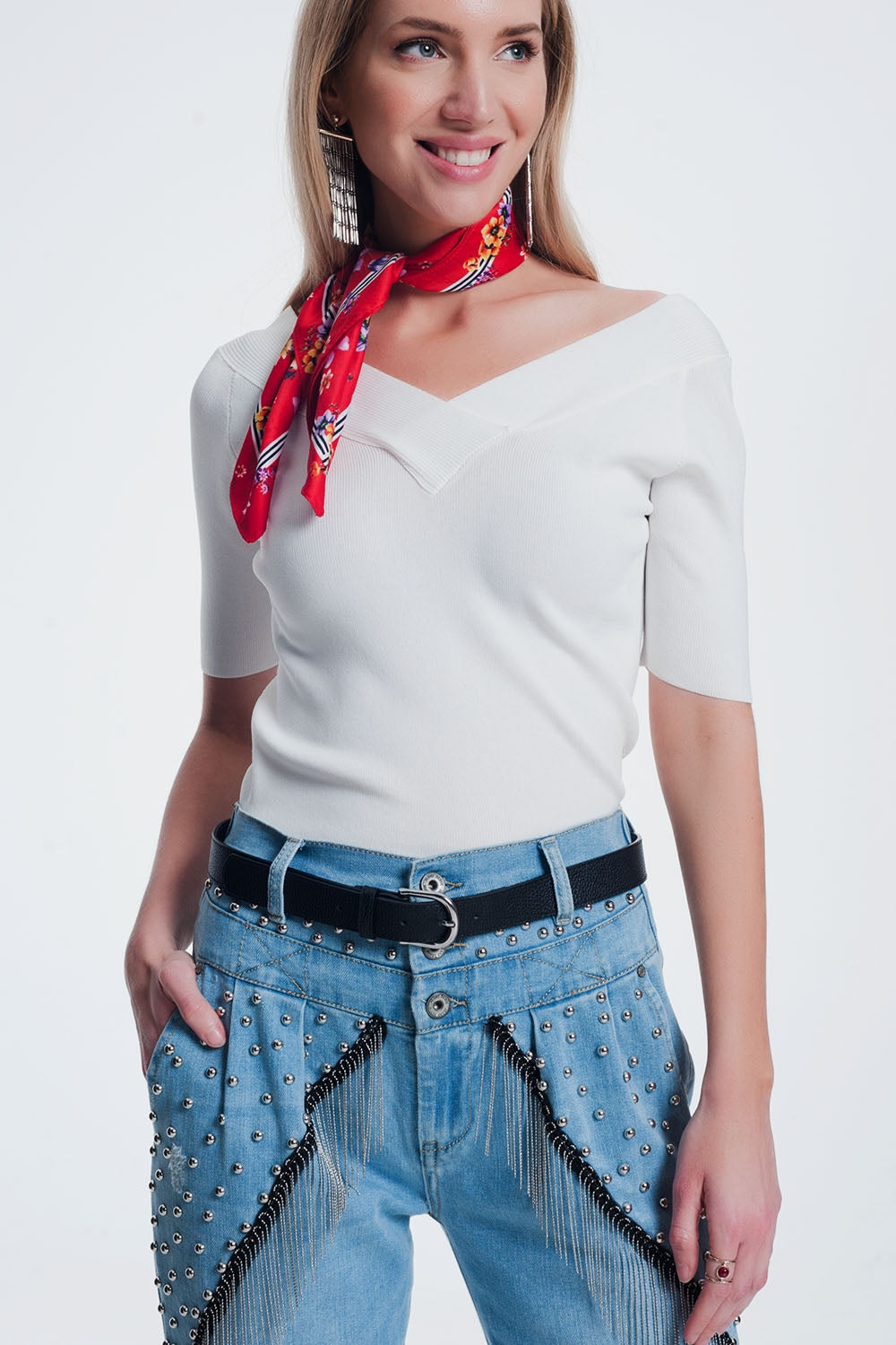 Q2 jersey crema con cuello v y manga corta